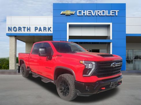 Used 2025 Chevrolet Silverado 2500 LT w/ Trail Boss Package AWD/4WD image 1