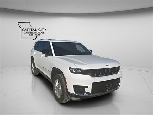 New 2025 Jeep Grand Cherokee L Laredo image 2