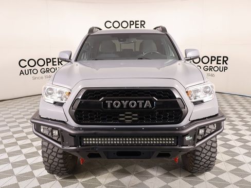Used 2019 Toyota Tacoma TRD Off-Road image 8