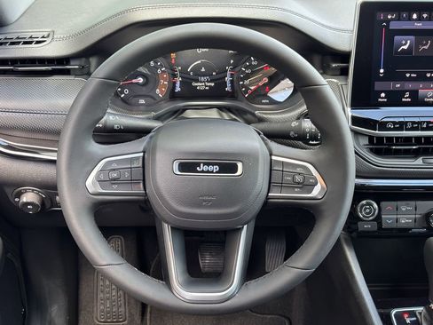 New 2026 Jeep Compass Latitude image 11