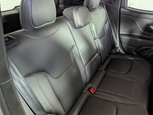 Certified 2022 Jeep Renegade Limited image 31