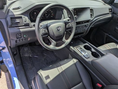 Used 2025 Honda Ridgeline TrailSport image 12