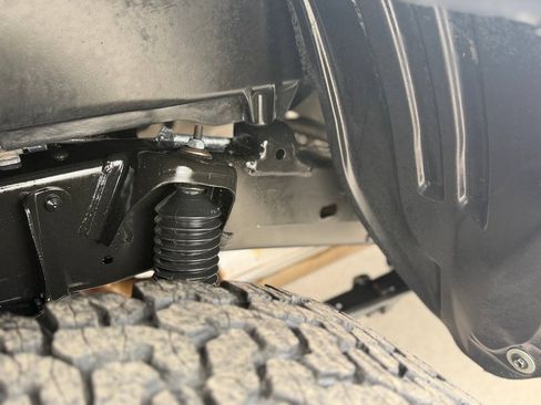 Used 2018 Toyota Tacoma TRD Off-Road w/ Technology Package AWD/4WD image 60