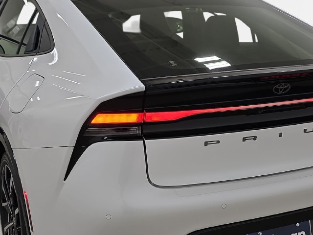 Certified 2024 Toyota Prius Prime FWD image 31