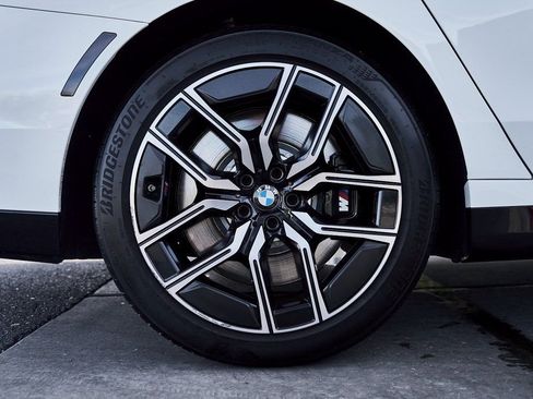 Used 2025 BMW 760i xDrive w/ Premium Package AWD/4WD image 21