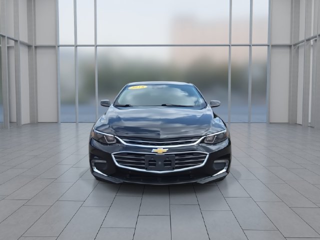 Used 2018 Chevrolet Malibu LT w/ Driver Confidence Package FWD image 3