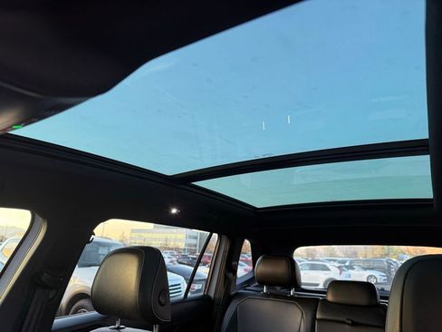 Used 2023 Volkswagen Tiguan SE R-Line image 28