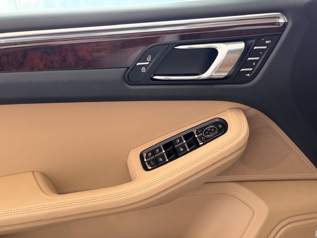 Certified 2026 Porsche Macan AWD/4WD image 14