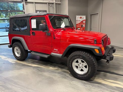Used 2005 Jeep Wrangler Unlimited w/ Security Group AWD/4WD image 28