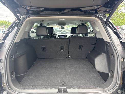 Used 2024 GMC Terrain SLT FWD image 19