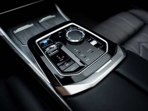 Used 2024 BMW i7 eDrive50 w/ M Sport Package image 48