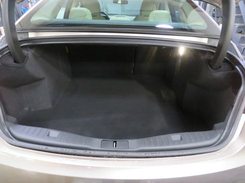 Used 2020 Lincoln MKZ w/ Convenience Package image 8