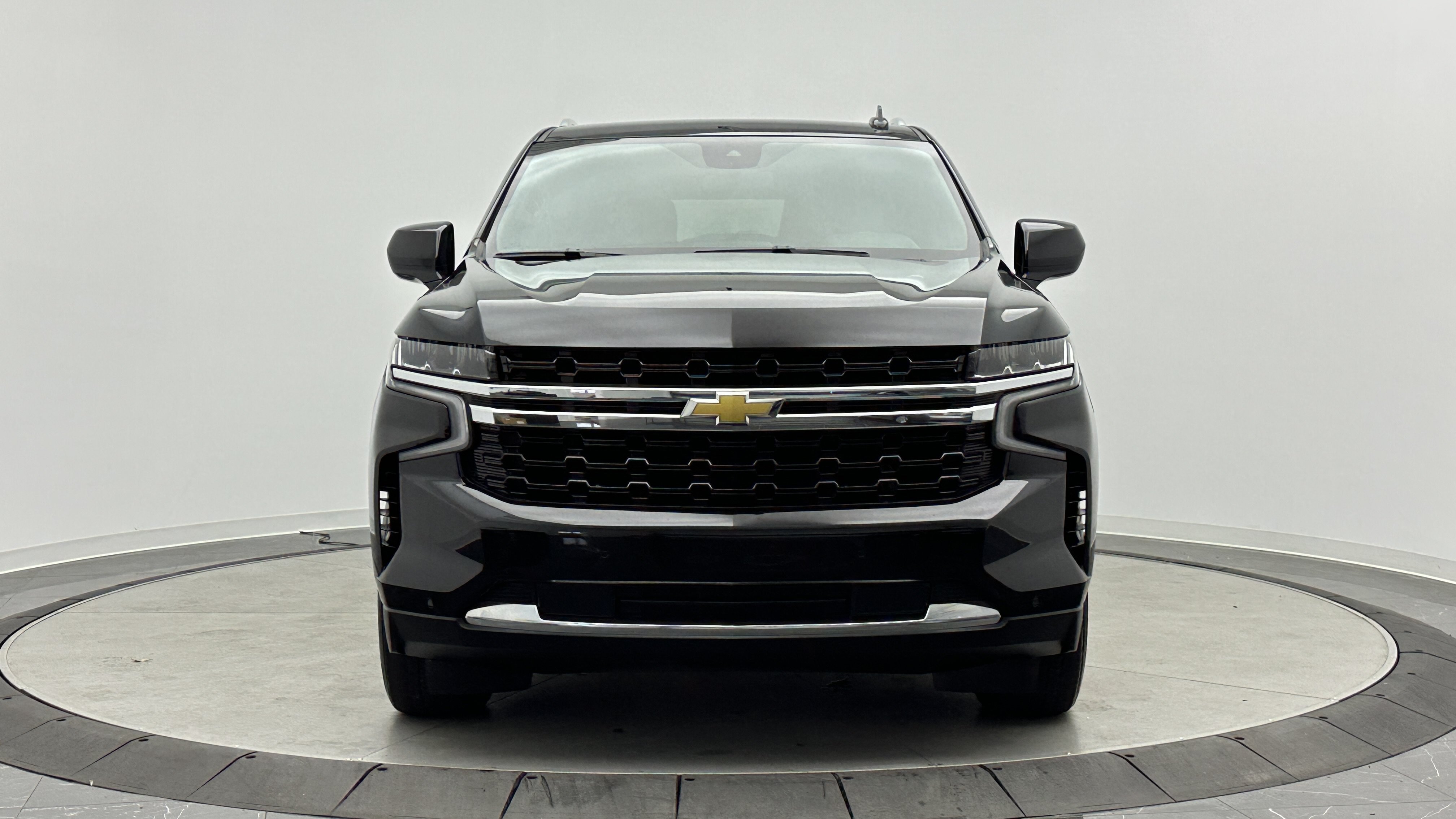 Used 2024 Chevrolet Tahoe LS RWD image 2