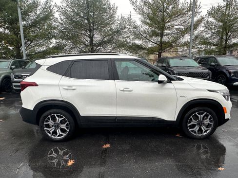 Used 2023 Kia Seltos EX image 4