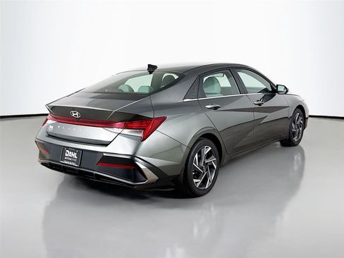 Used 2025 Hyundai Elantra Limited FWD image 13