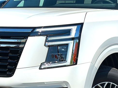 New 2026 Nissan Armada SL w/ Captain's Chari Seat Package image 4