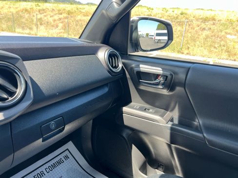 Certified 2023 Toyota Tacoma TRD Off-Road AWD/4WD image 23
