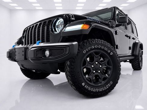 Used 2023 Jeep Wrangler Unlimited w/ Sun & Screen Package AWD/4WD image 7