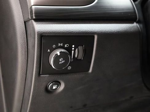 Used 2019 Jeep Grand Cherokee Altitude image 13