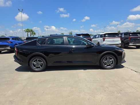 New 2026 Kia K4 FWD image 9