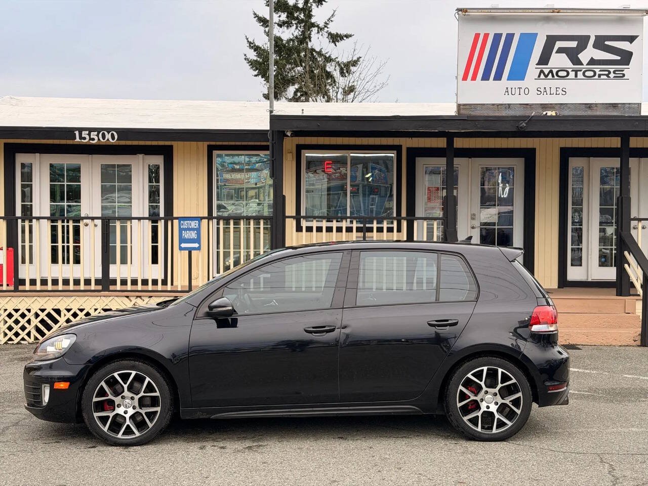 Used 2013 Volkswagen GTI 4-Door FWD image 2