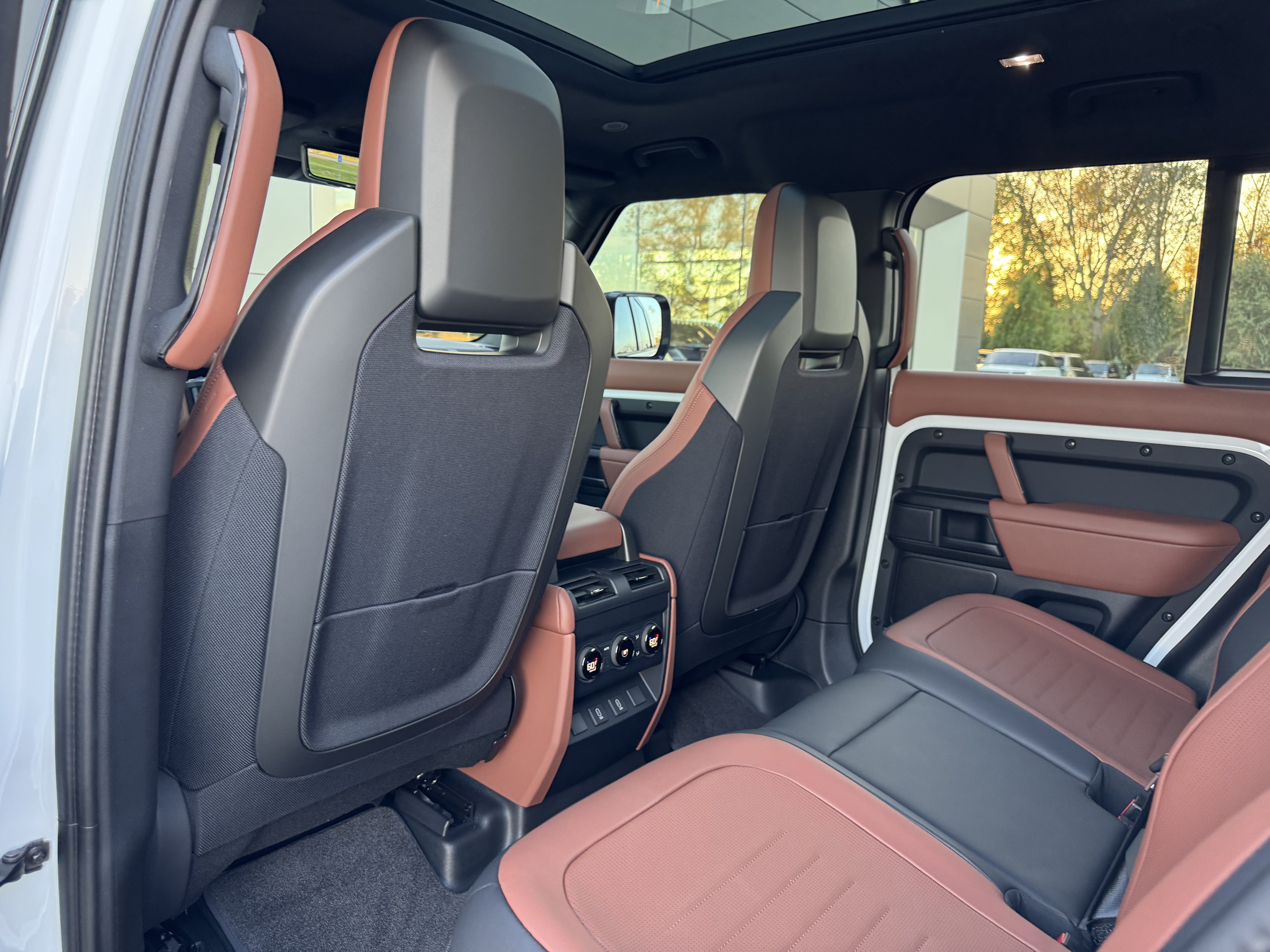 New 2026 Land Rover Defender 110 OCTA AWD/4WD image 31
