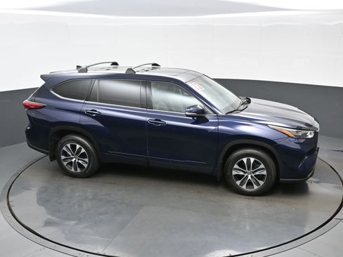 Used 2022 Toyota Highlander XLE AWD/4WD image 42