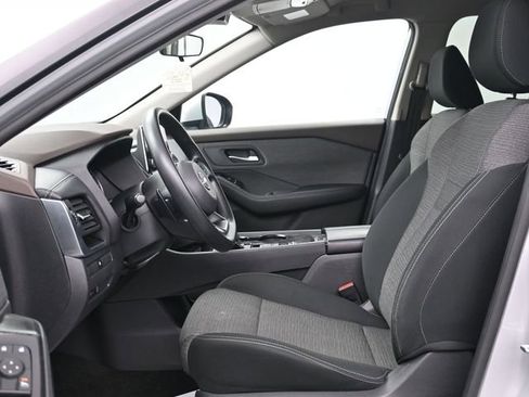 Used 2023 Nissan Rogue SV image 9