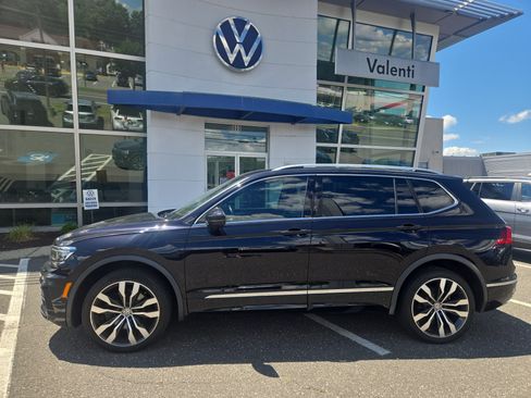 Used 2020 Volkswagen Tiguan SEL Premium R-Line w/ 3rd Row Seat Package AWD/4WD image 1
