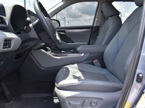 Used 2024 Toyota Highlander Platinum AWD/4WD image 4