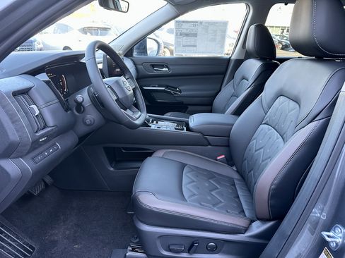 New 2026 Nissan Pathfinder Platinum image 31