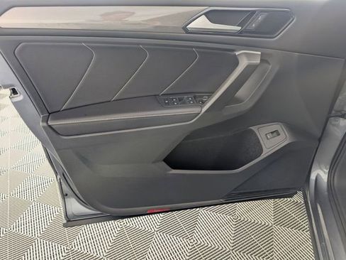 Used 2024 Volkswagen Tiguan SE image 10