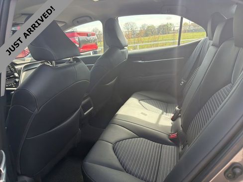 Used 2023 Toyota Camry SE w/ Convenience Package image 9