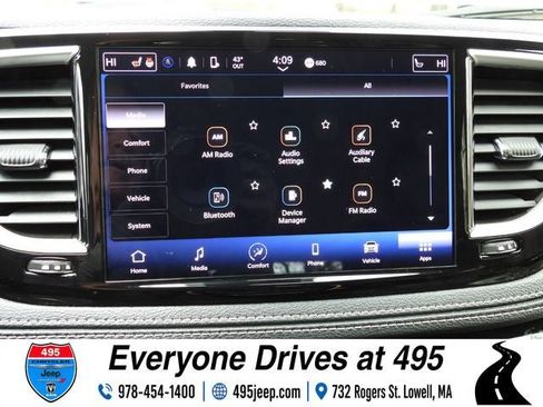 Used 2023 Chrysler Pacifica Touring-L FWD image 25