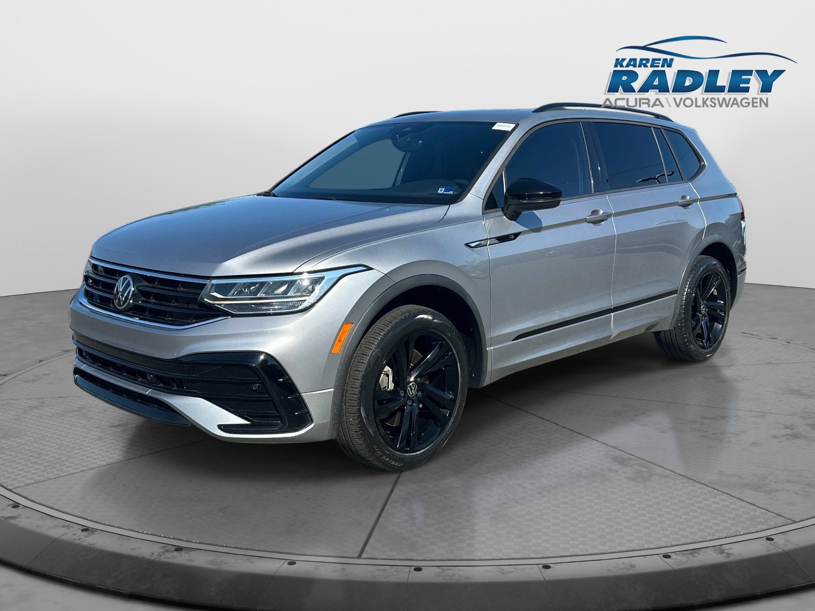 Certified 2023 Volkswagen Tiguan SE R-Line FWD image 5