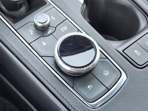 Used 2025 Cadillac XT4 Premium Luxury image 22