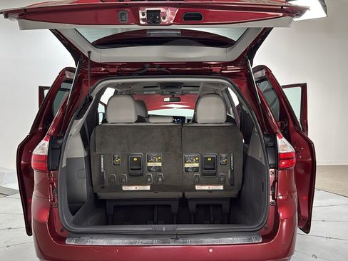 Used 2015 Toyota Sienna XLE w/ XLE Navigation Package image 16