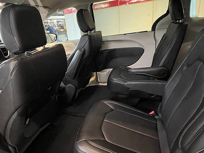 Used 2024 Chrysler Pacifica Touring-L FWD image 22