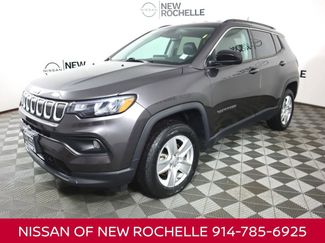 Used 2022 Jeep Compass Latitude image 1