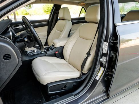 Used 2019 Chrysler 300 Touring L w/ Quick Order Package 22F image 40