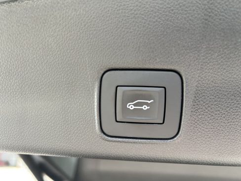 Used 2025 Chevrolet TrailBlazer LT w/ Convenience Package AWD/4WD image 12