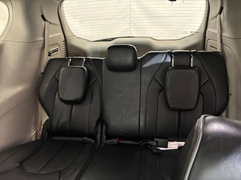 Used 2019 Chrysler Pacifica Limited FWD image 13