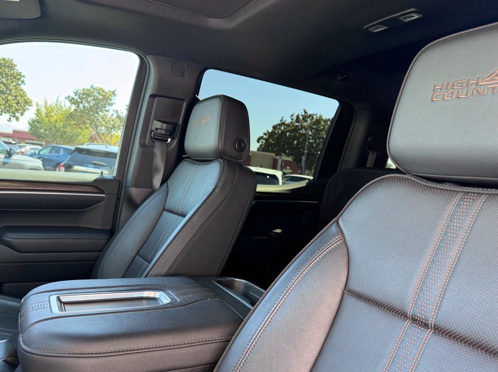 Used 2022 Chevrolet Silverado 1500 High Country w/ High Country Premium Package AWD/4WD image 13