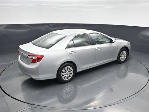 Used 2014 Toyota Camry LE FWD image 33