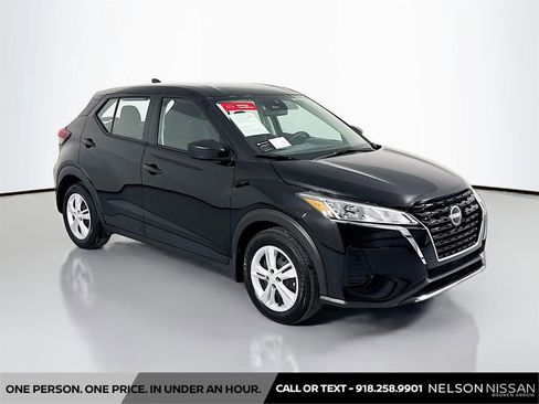 Certified 2025 Nissan Kicks Play S image 3