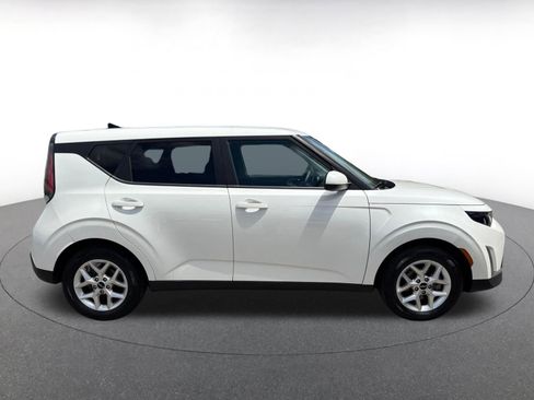 Used 2025 Kia Soul LX w/ LX Technology Package FWD image 15