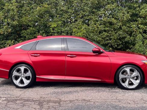 Used 2018 Honda Accord Touring image 9