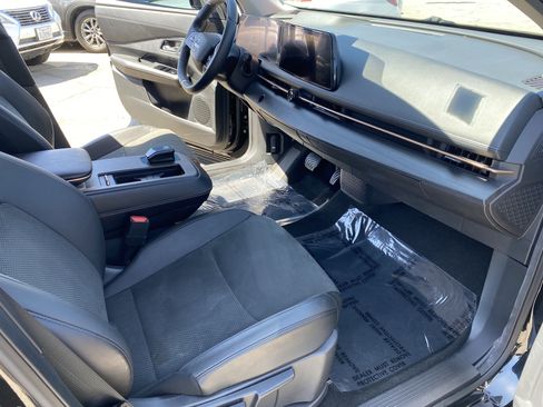Used 2023 Nissan Ariya FWD image 24