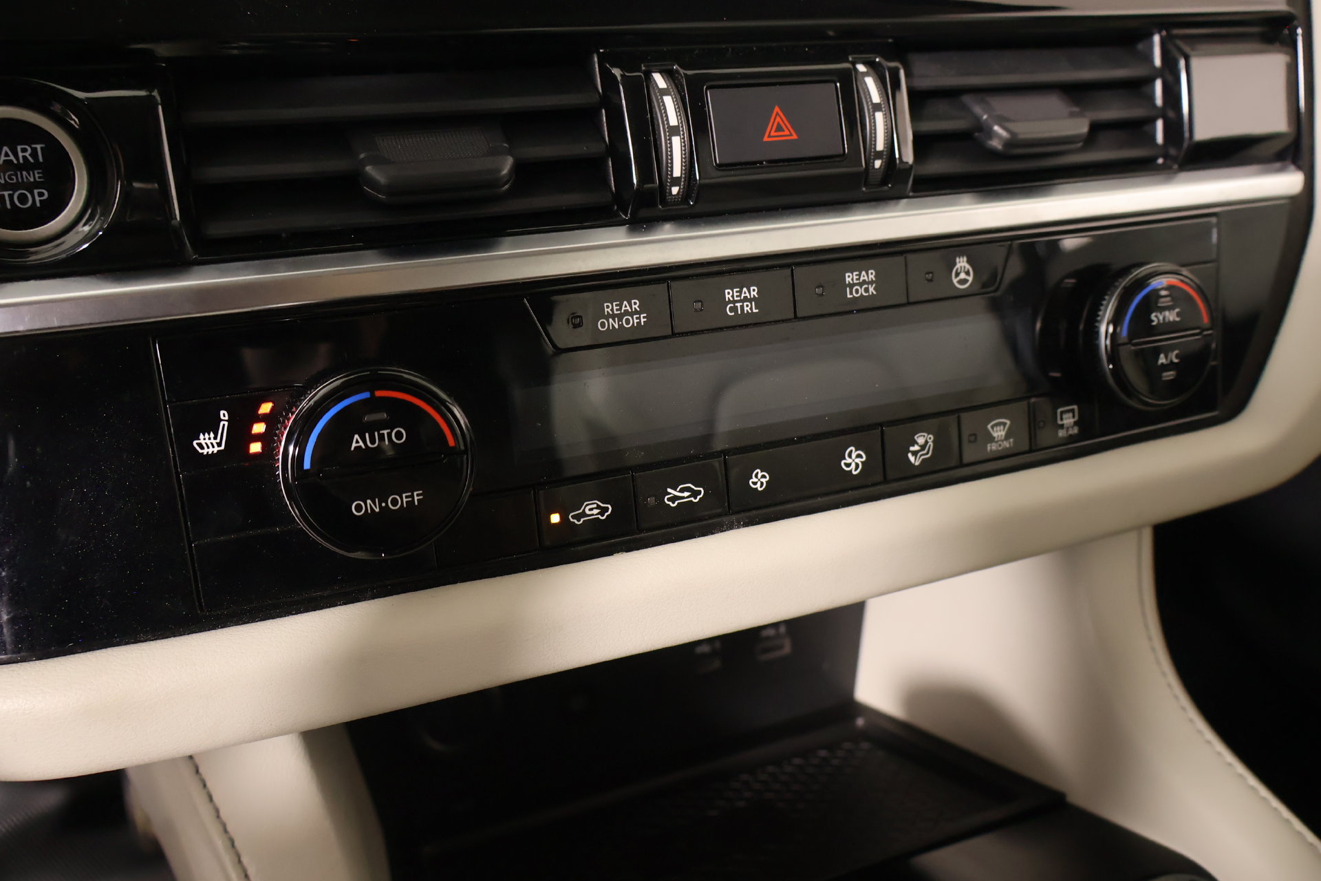 Used 2023 Nissan Pathfinder SL AWD/4WD image 7