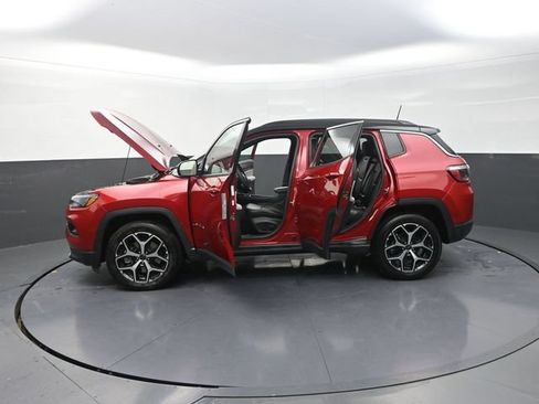 Used 2025 Jeep Compass Limited AWD/4WD image 42